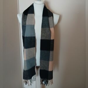 NWT 100% lambswool Unisex elegant Plaid Scarf in Black, Gray, and Cream